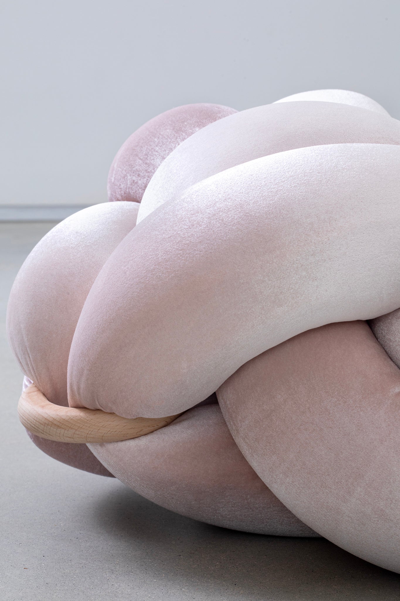 (M) Pink Pearl Velvet Knot Floor Cushion